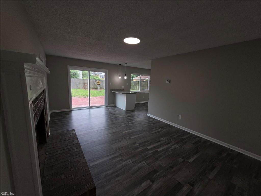 3781 Strathmoor Cir Property Photo 6