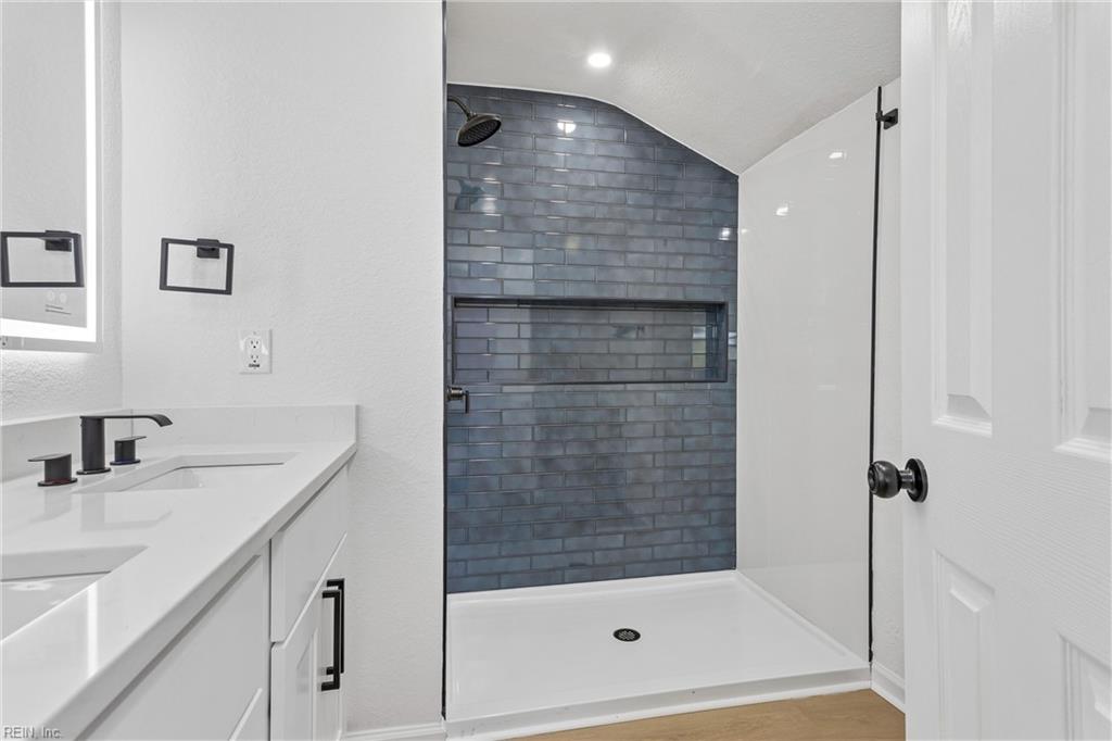 6015 Hampton Blvd Property Photo 37