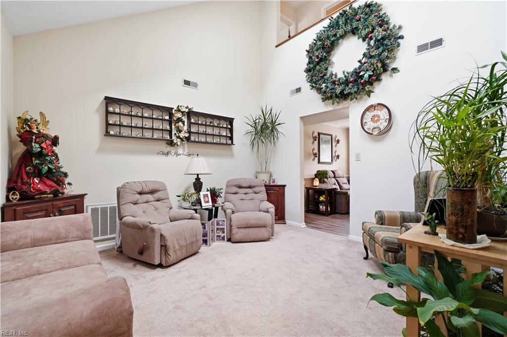 104 Springdale Way Property Photo 7