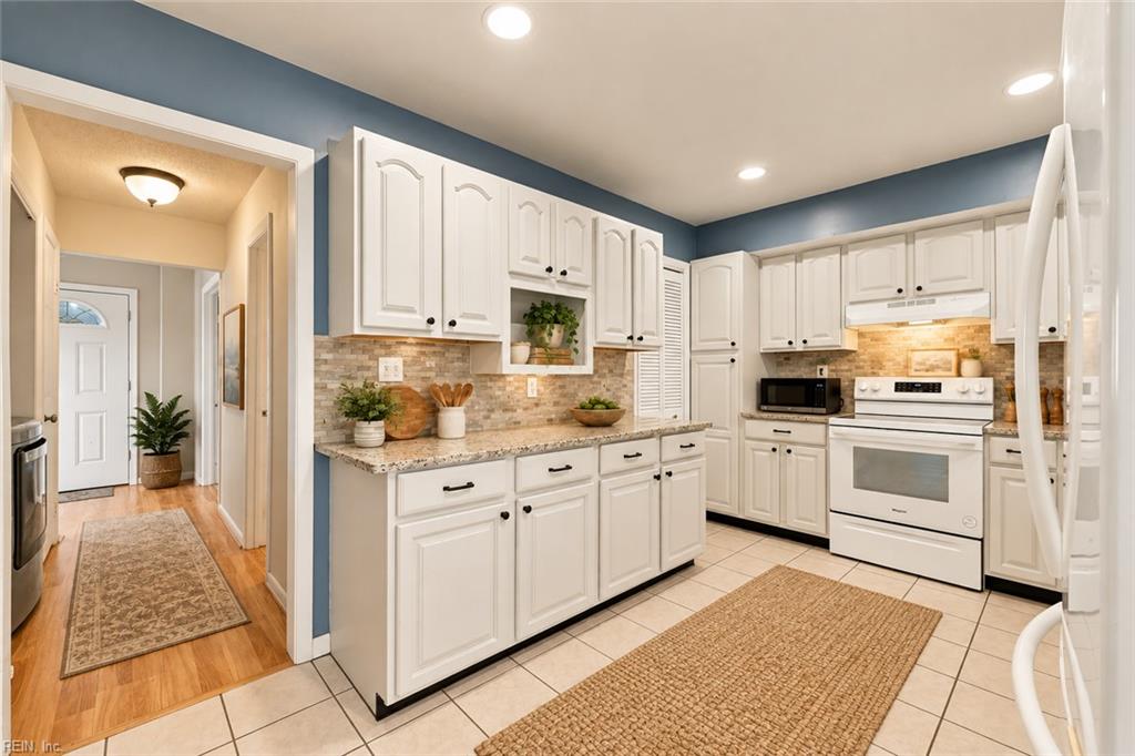 1517 Newport Cir Property Photo 2