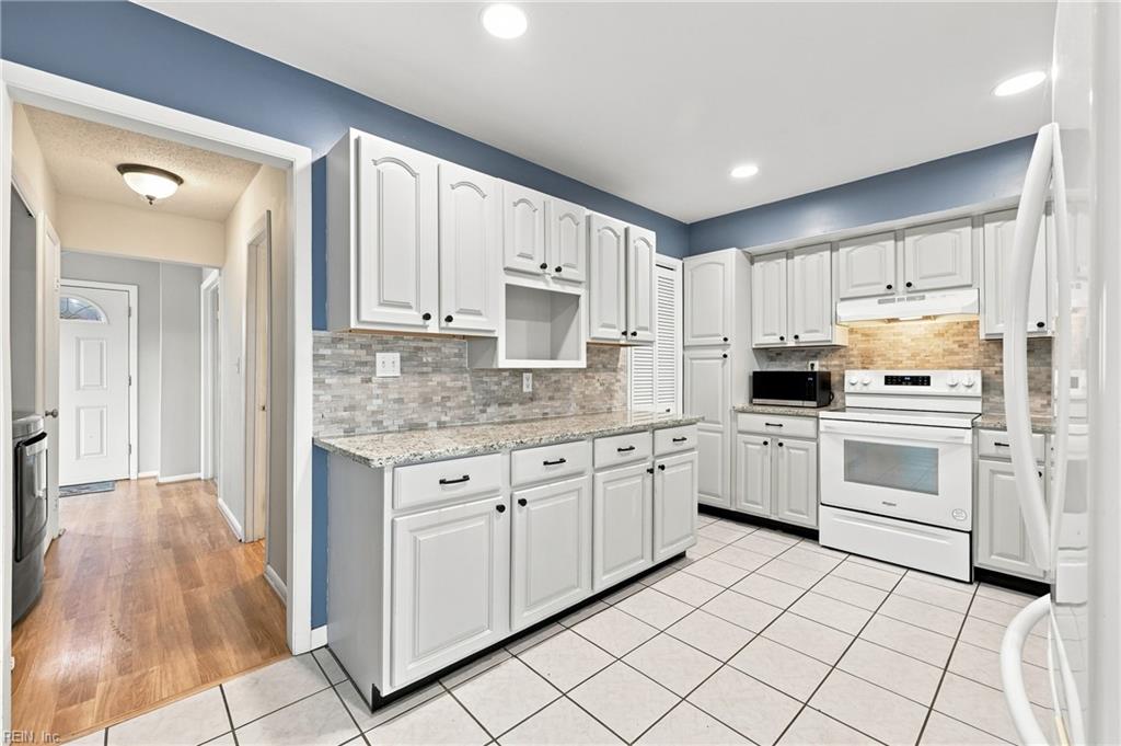 1517 Newport Cir Property Photo 3