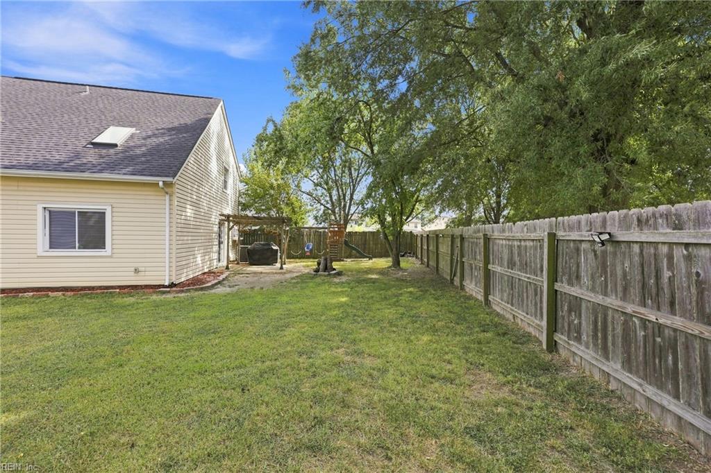 1517 Newport Cir Property Photo 27