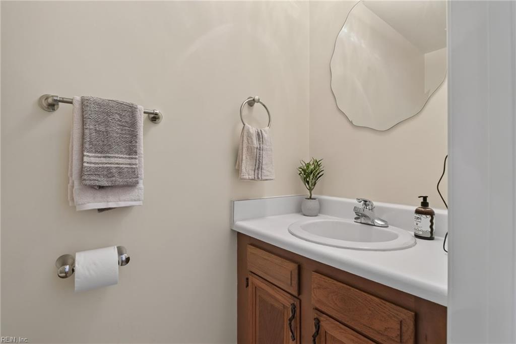4502 Sir Johns Ln Property Photo 5