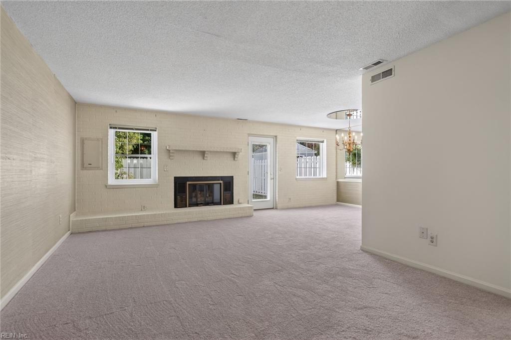 4502 Sir Johns Ln Property Photo 8