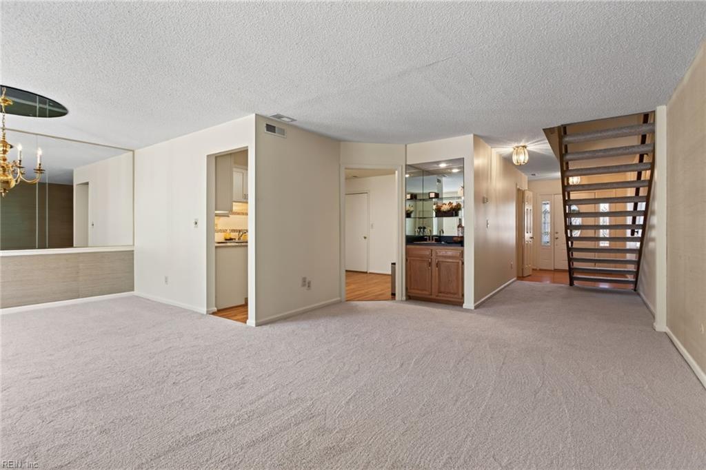 4502 Sir Johns Ln Property Photo 9