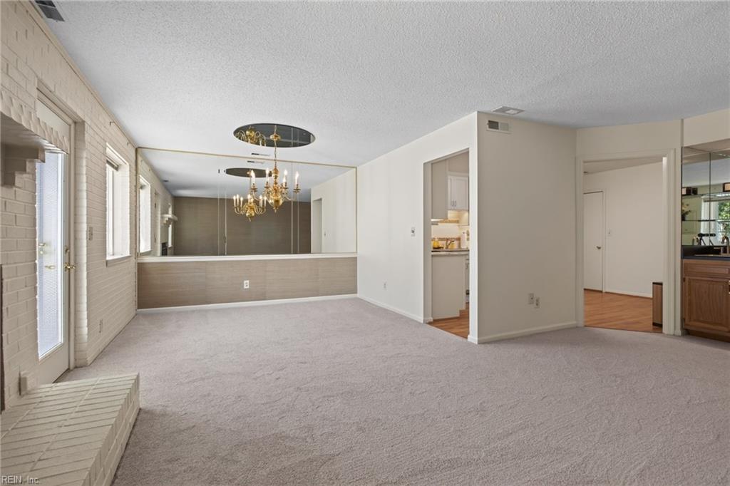 4502 Sir Johns Ln Property Photo 10