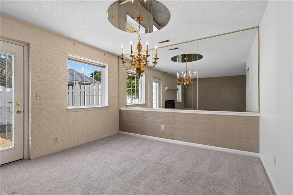 4502 Sir Johns Ln Property Photo 13