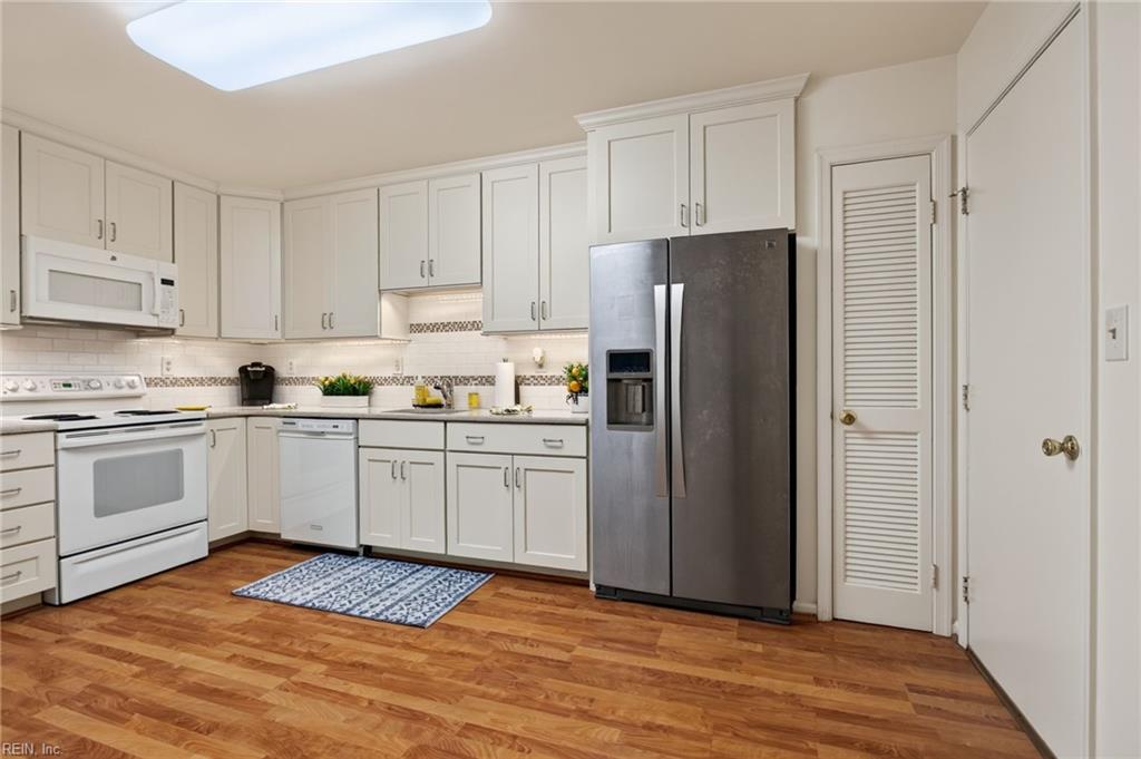 4502 Sir Johns Ln Property Photo 17
