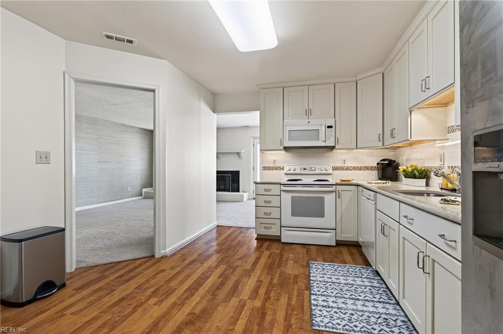 4502 Sir Johns Ln Property Photo 18
