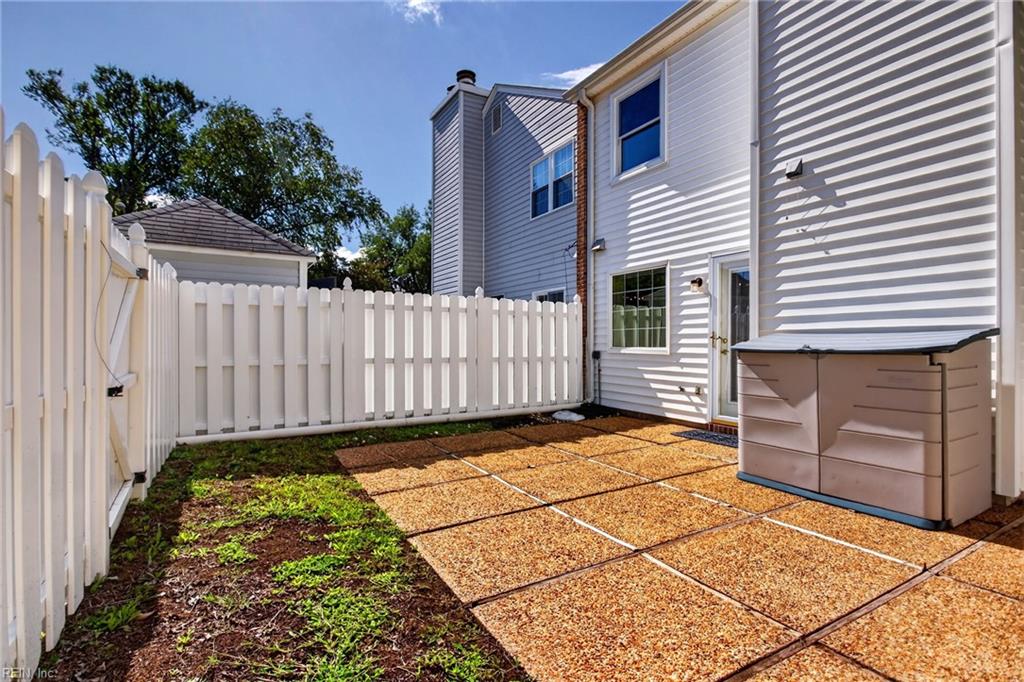 4502 Sir Johns Ln Property Photo 36