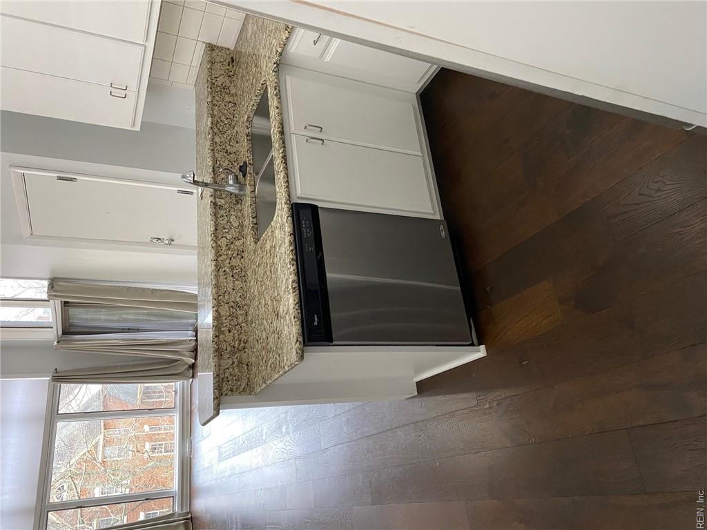 696 Mowbray Arch Property Photo 7
