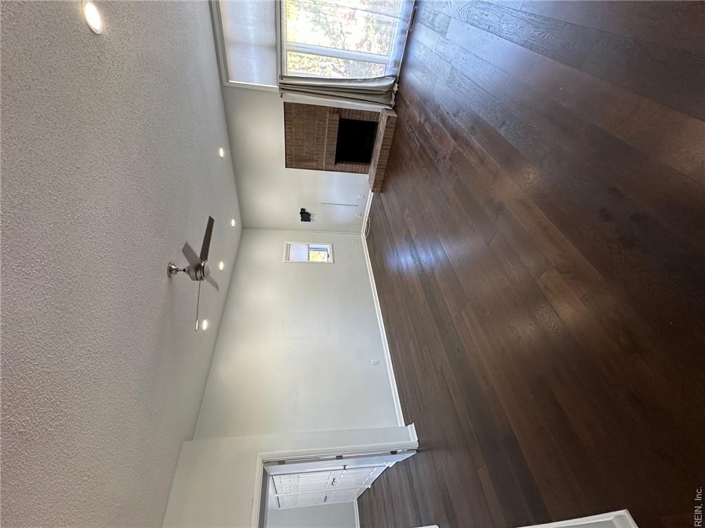 696 Mowbray Arch Property Photo 8