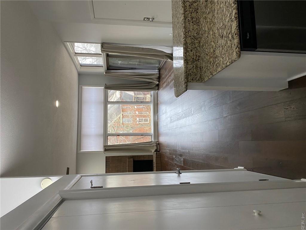 696 Mowbray Arch Property Photo 15