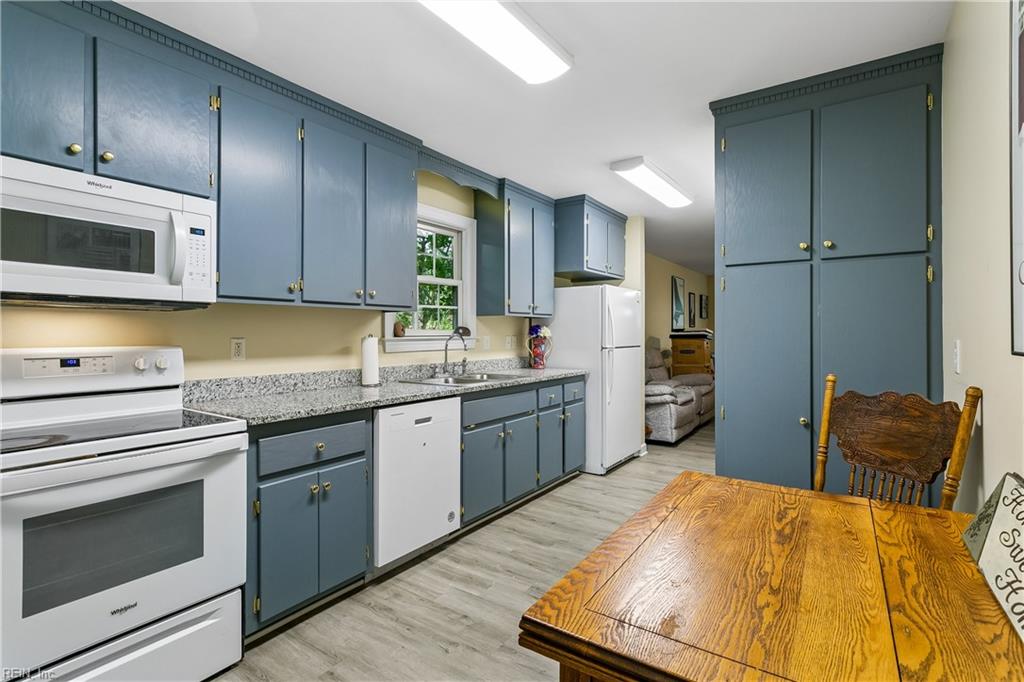 6418 Village Woods Ct Property Photo 9