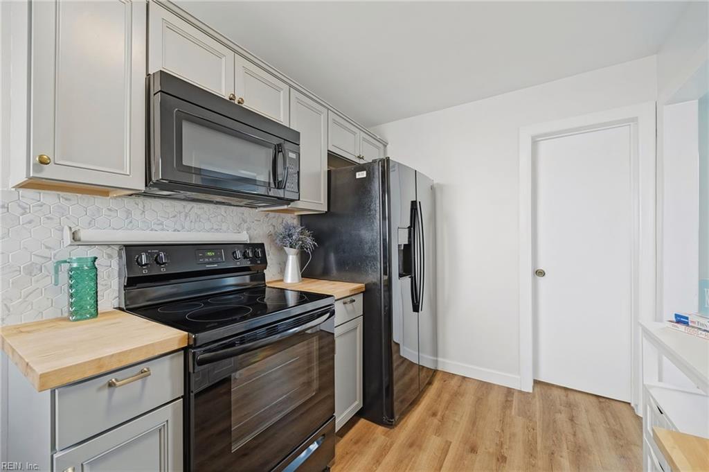 607 Lee St Property Photo 12