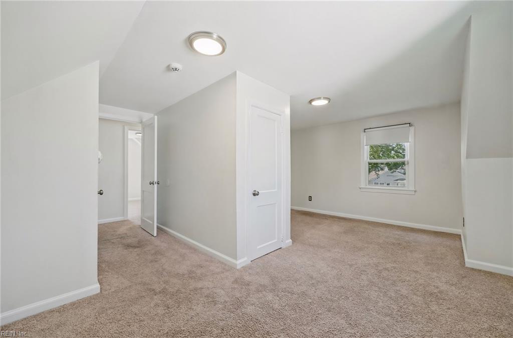 607 Lee St Property Photo 17