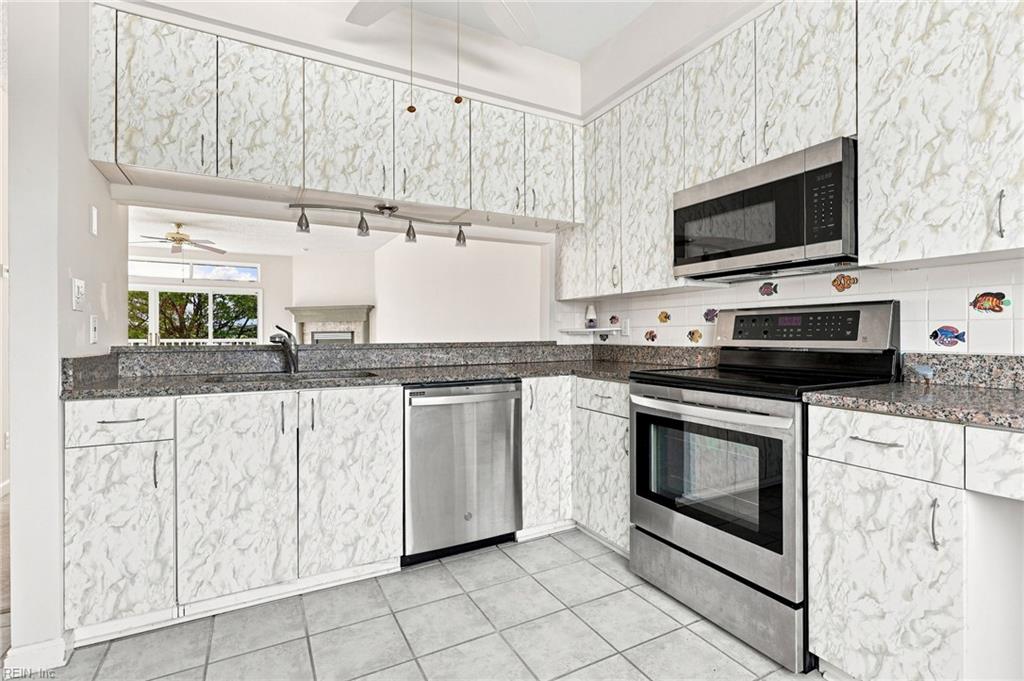 9554 Bay Front Dr Property Photo 12