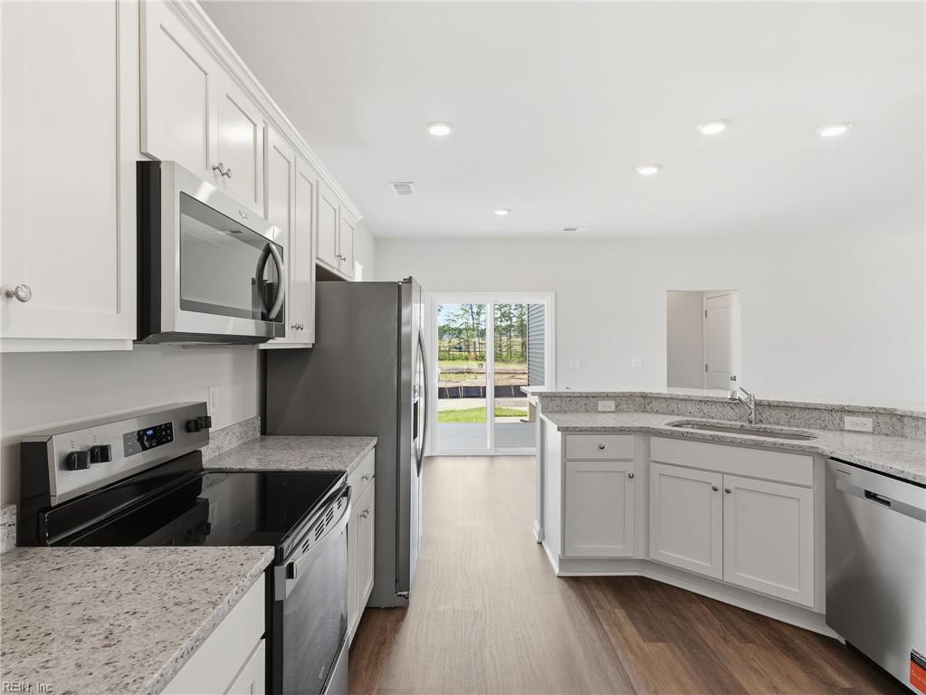 1002 Eastport Pl Property Photo 4