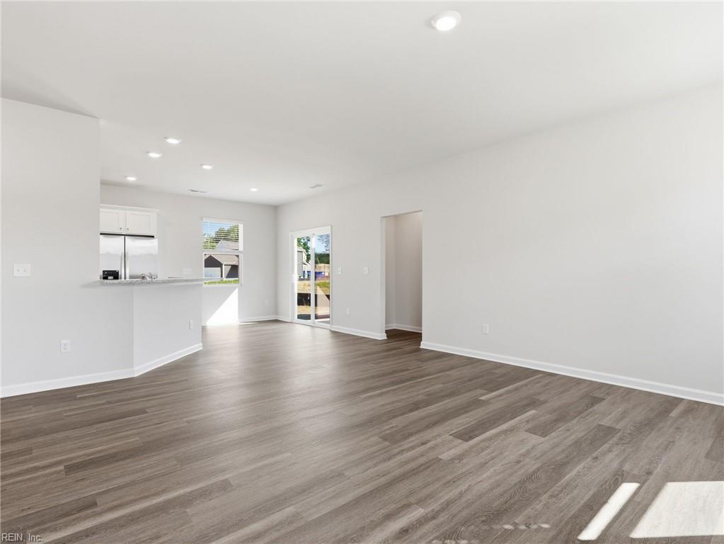 1002 Eastport Pl Property Photo 9