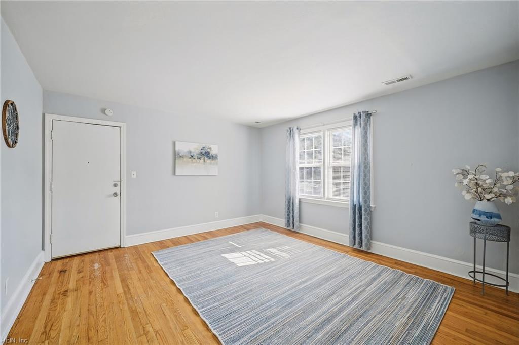 9617 Norfolk Ave Property Photo 6
