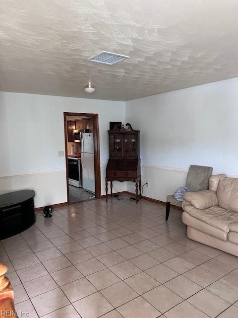 2046 Lyndora Rd Property Photo 2