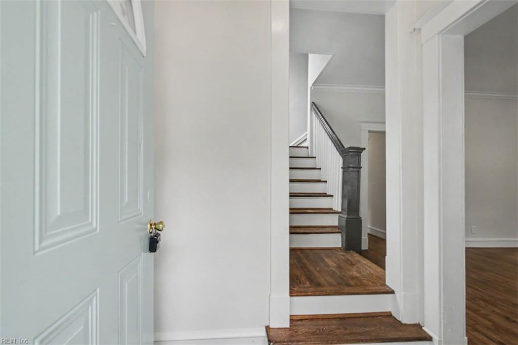 117 Pochin Pl Property Photo 4