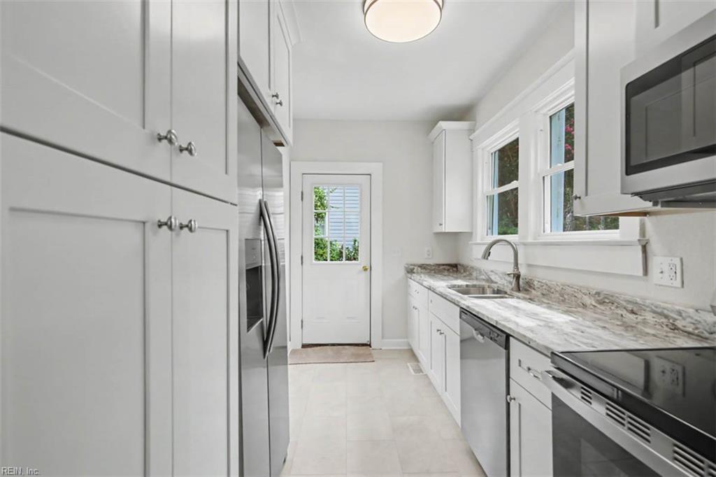 117 Pochin Pl Property Photo 15