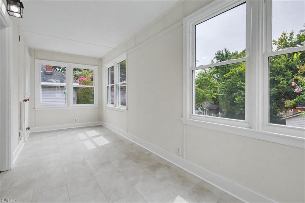 117 Pochin Pl Property Photo 32