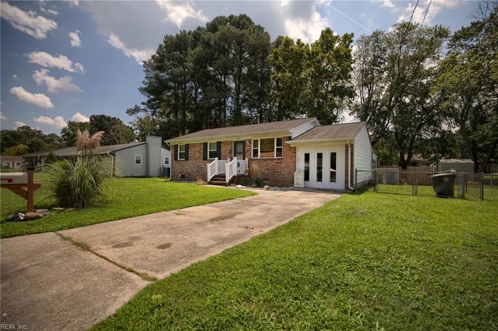 220 Larissa DR Property Photo 1