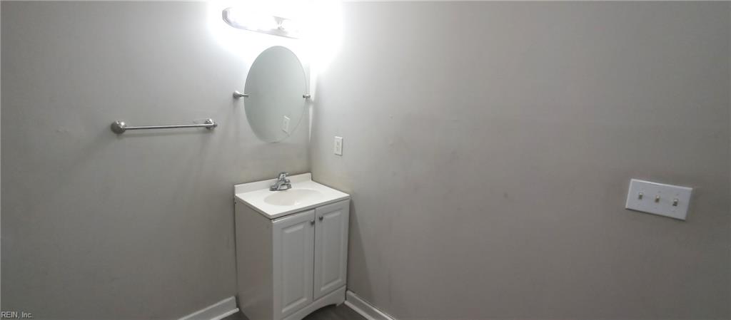 1135 27th St Property Photo 9