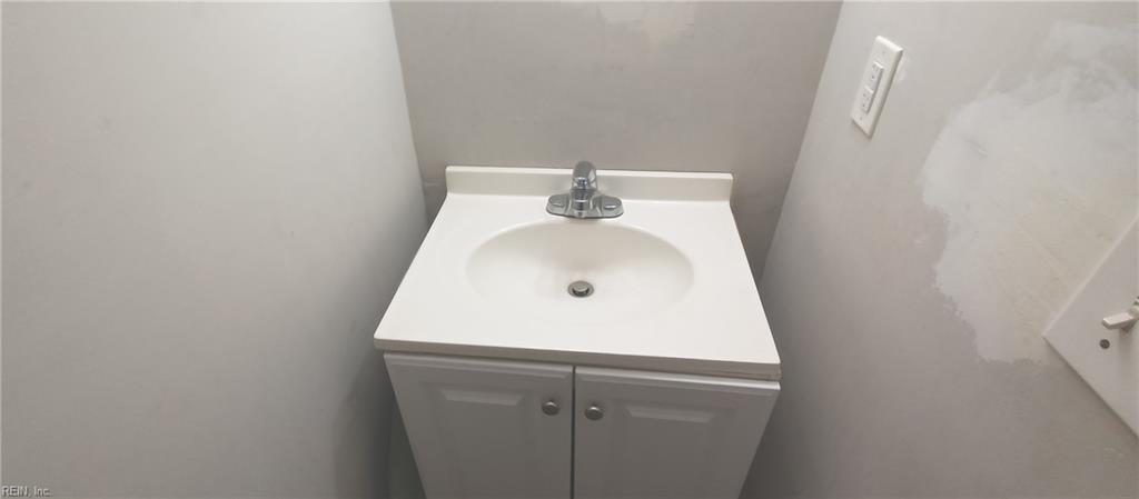 1135 27th St Property Photo 12