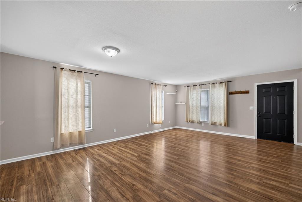 4642 Kennebeck Ave Property Photo 3