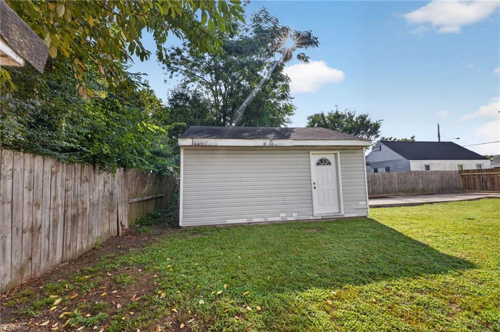 4642 Kennebeck Ave Property Photo 27