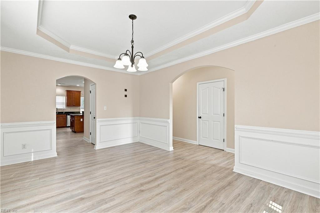 319 Maplewood St Property Photo 5