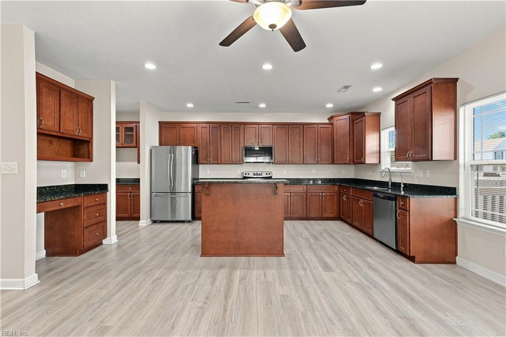 319 Maplewood St Property Photo 10