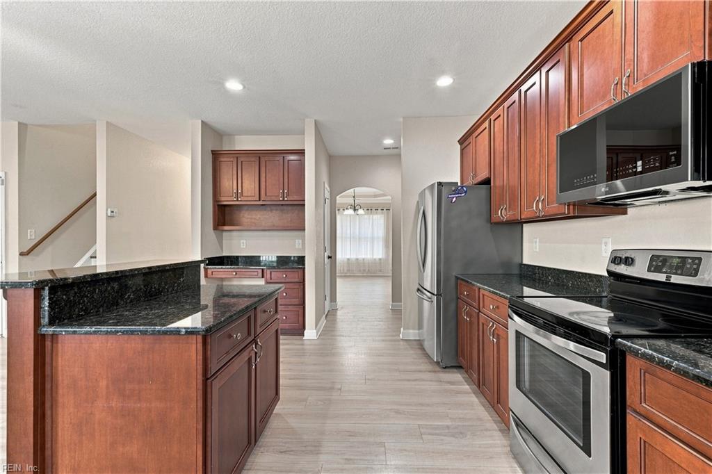 319 Maplewood St Property Photo 12