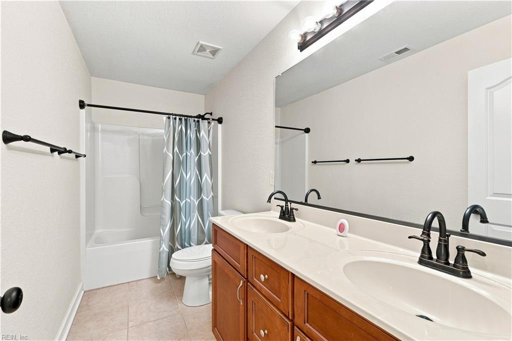 319 Maplewood St Property Photo 26