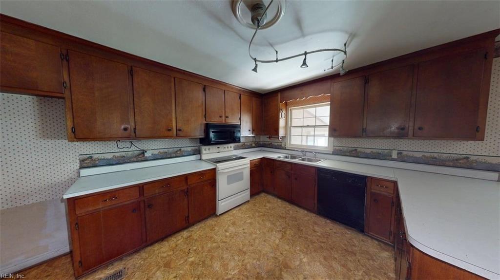 110 Joanne Dr Property Photo 16