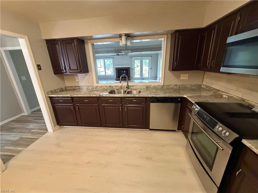 502 Kempsville Greens Ct Property Photo 3