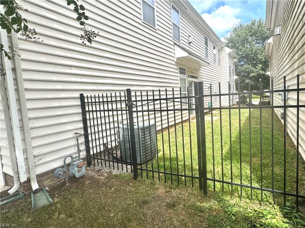 3210 Duke Of Glouchester Dr Property Photo 5