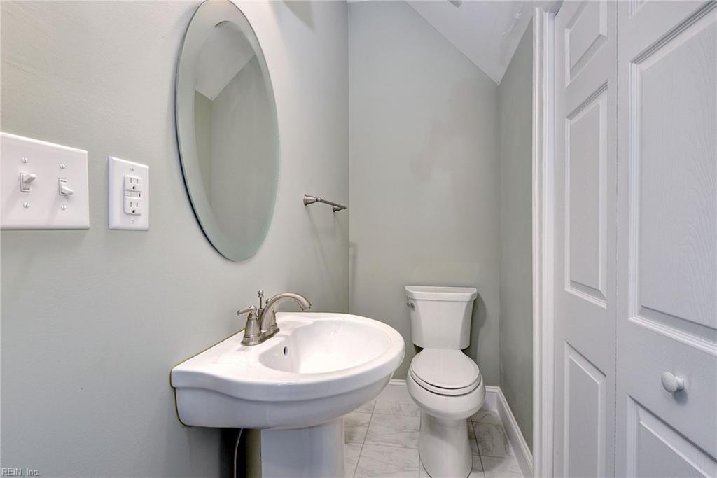 1625 Founders Hl N Property Photo 47