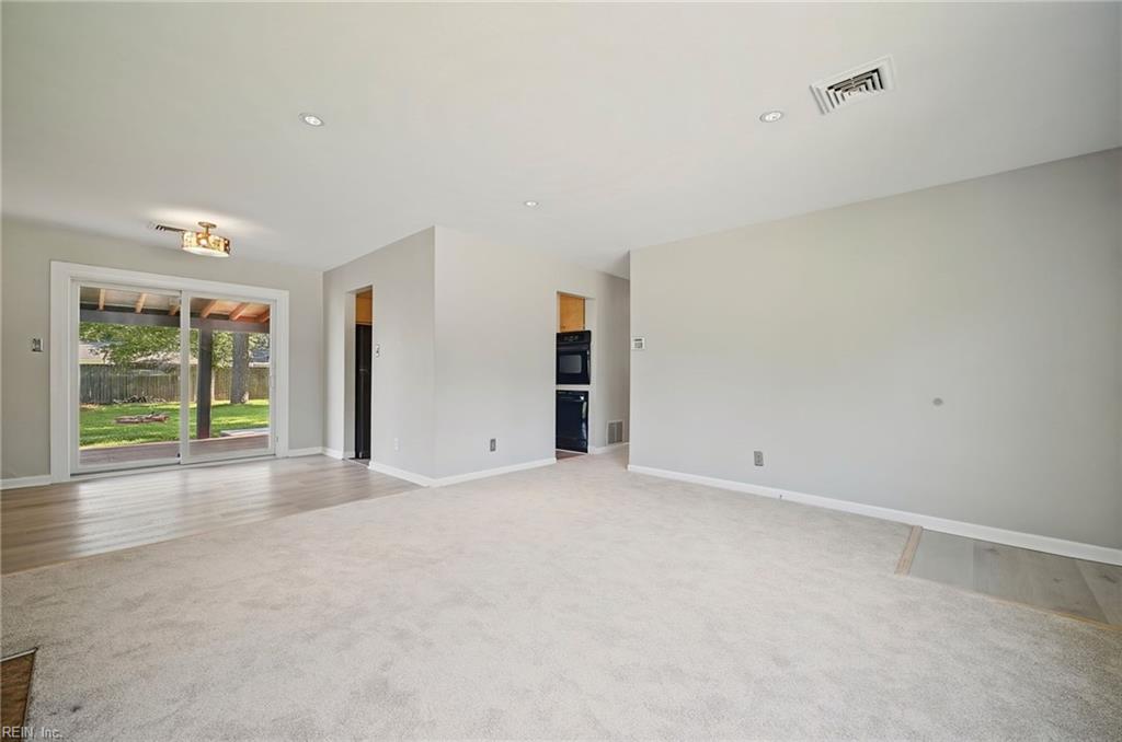 313 Sparrow Rd Property Photo 6