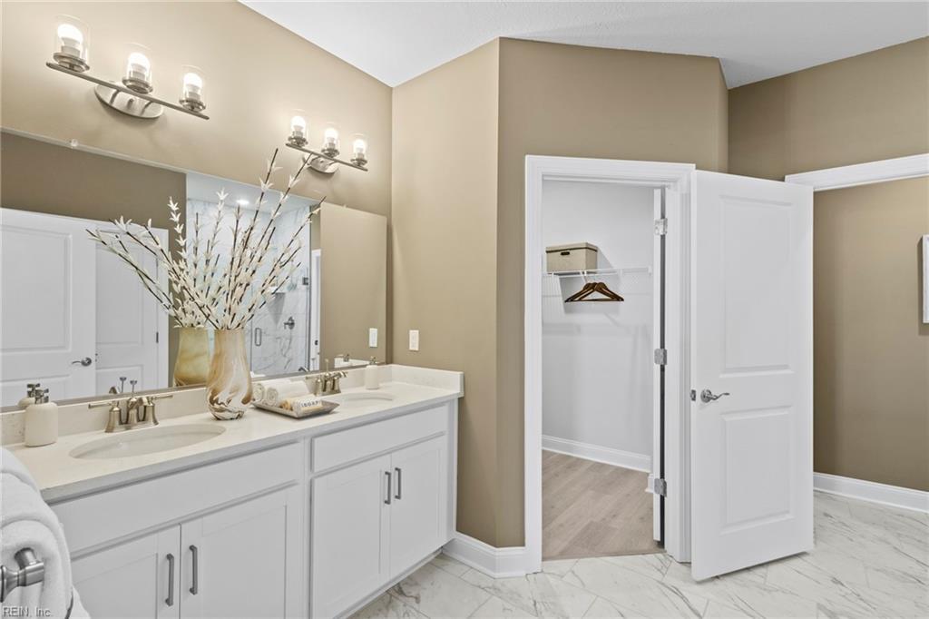 1252 Treviso Bay Property Photo 9