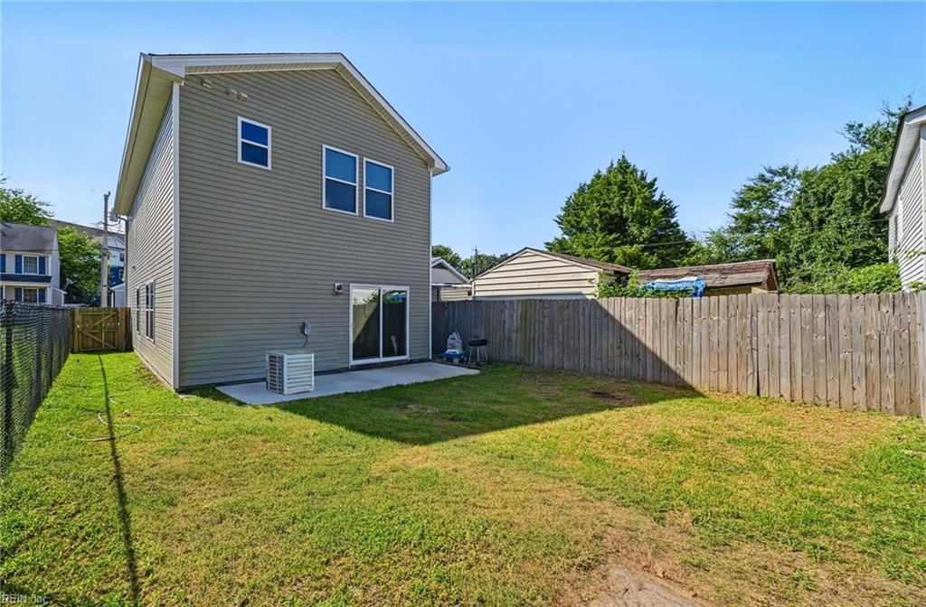 524 Harriett St Property Photo 23