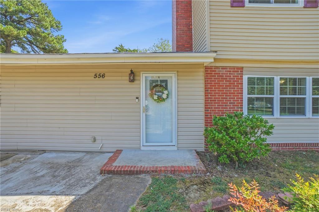 556 Caren Dr Property Photo 4