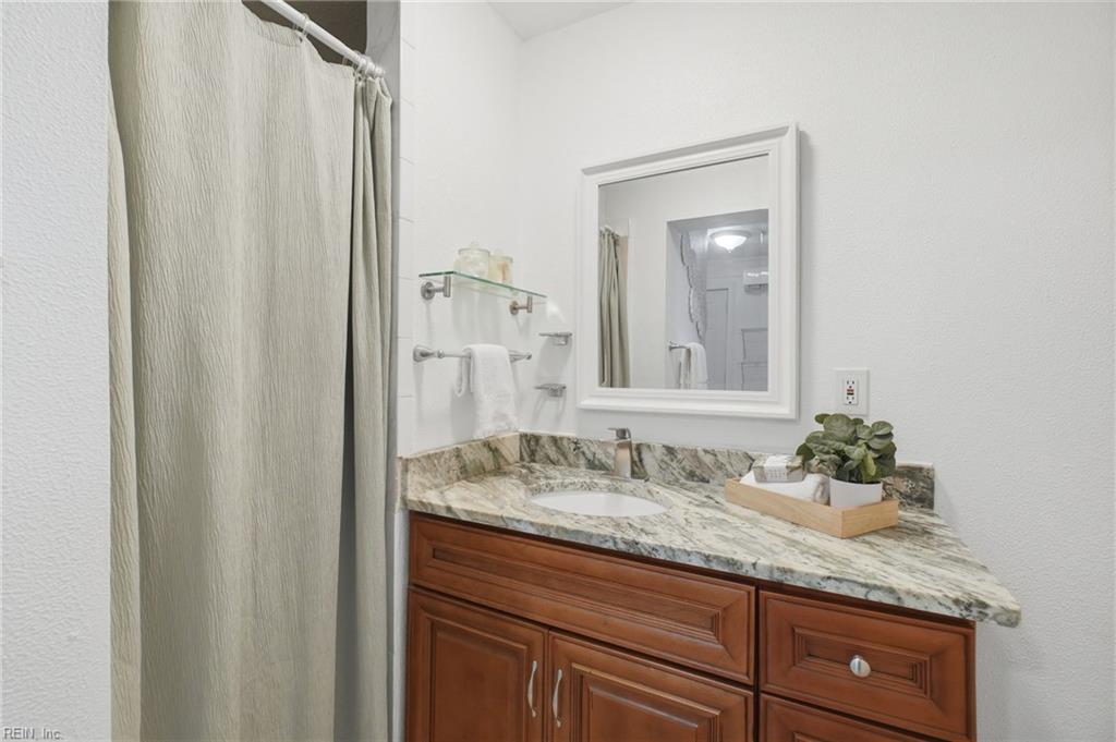 556 Caren Dr Property Photo 10