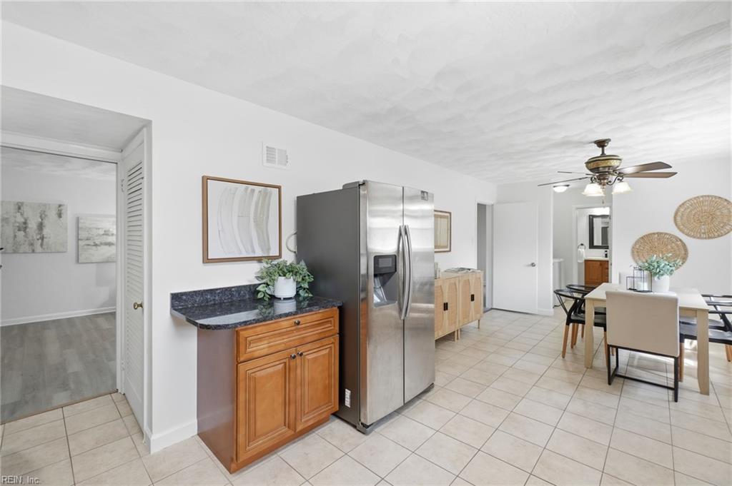 556 Caren Dr Property Photo 18