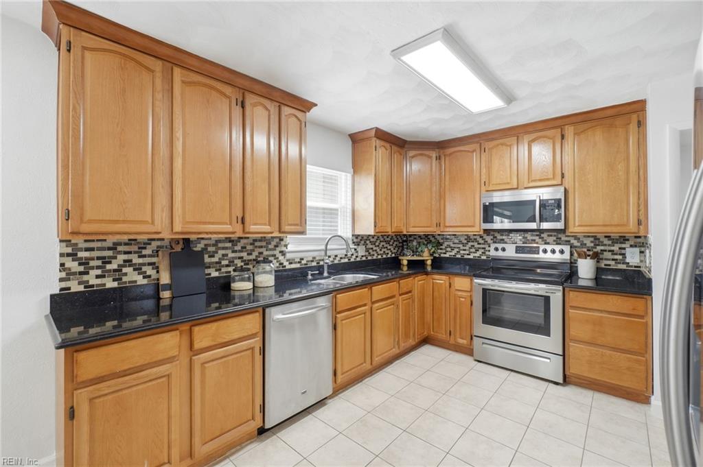 556 Caren Dr Property Photo 19