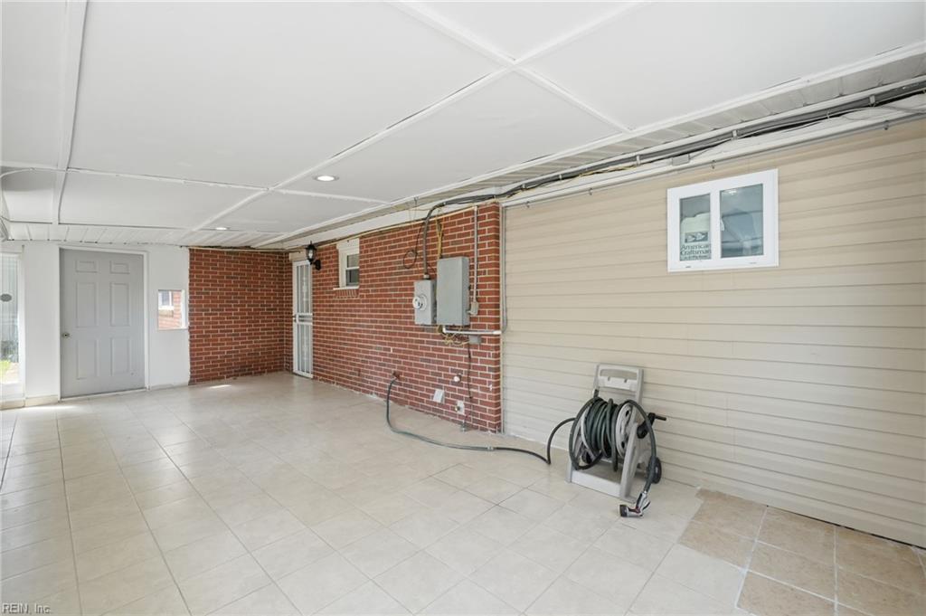 556 Caren Dr Property Photo 26