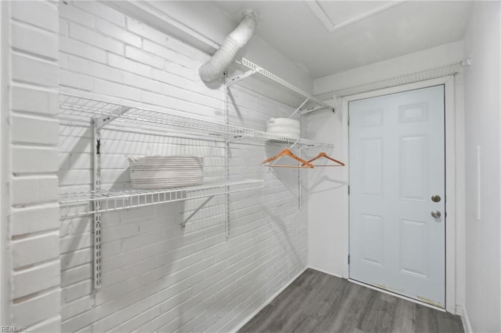 556 Caren Dr Property Photo 30